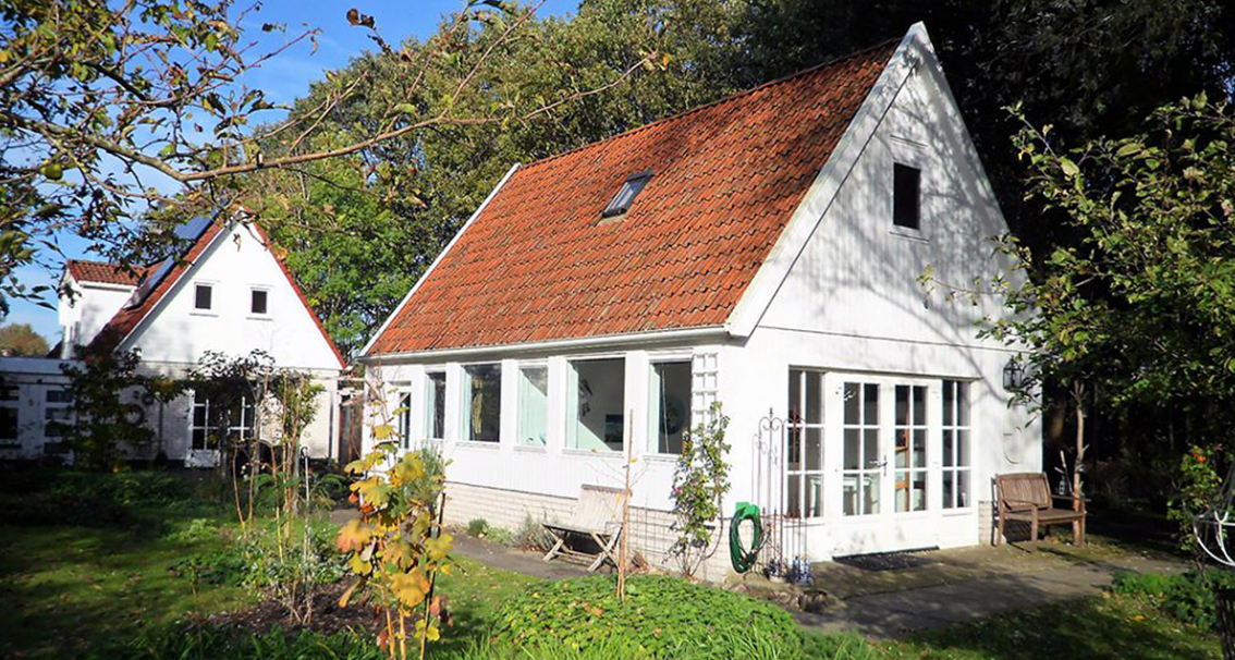 houten huis wit beitsen verven scandinavisch zweeds fins huis